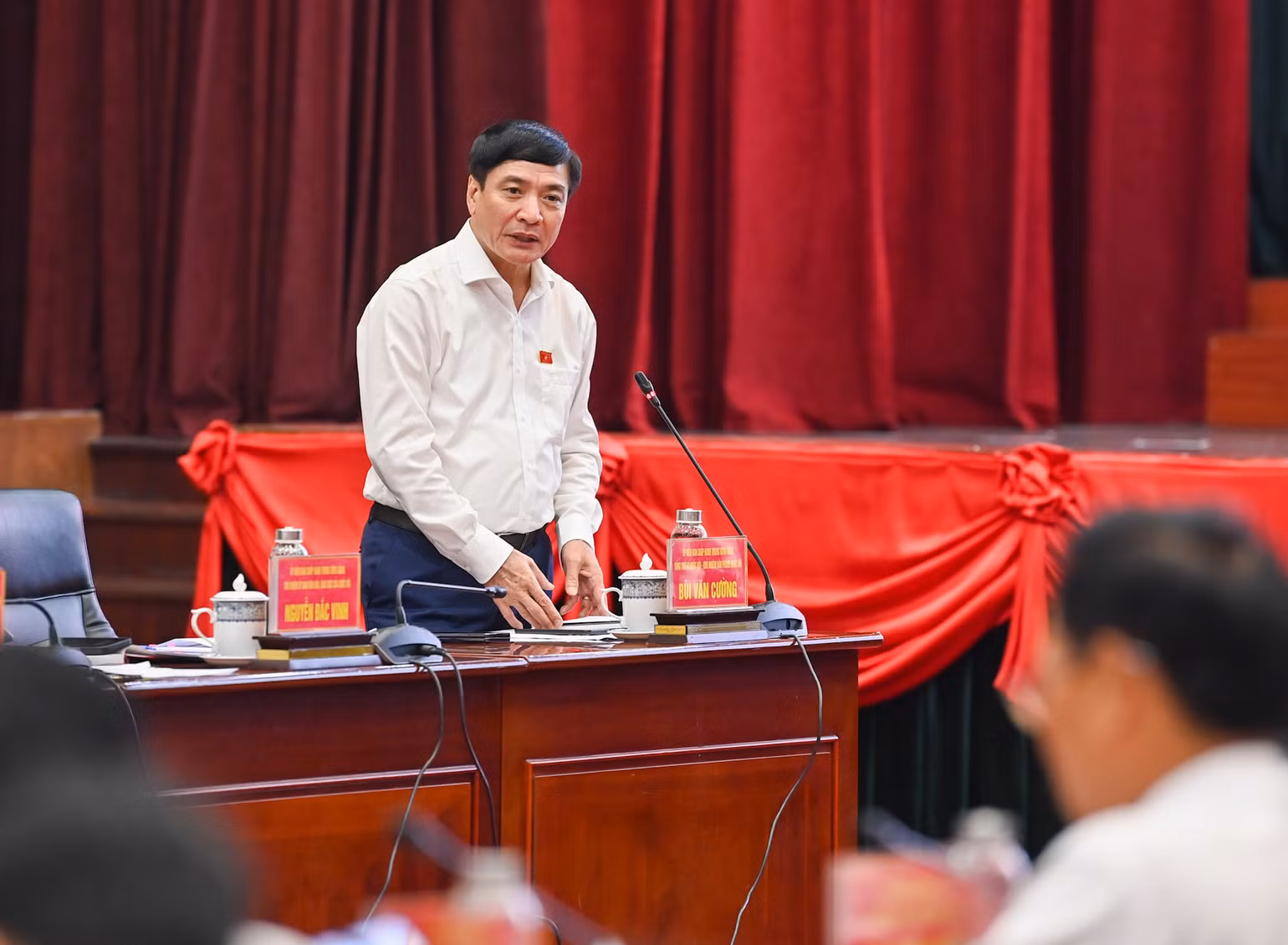 Tổng Thư ký, Chủ nhiệm Văn phòng Quốc hội Bùi Văn Cường phát biểu tại buổi làm việc.