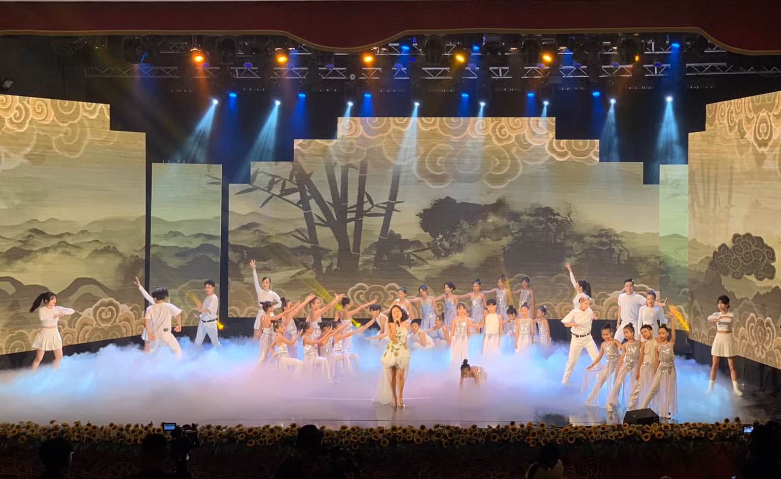Tiết mục văn nghệ trong chương trình.