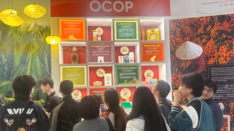 Khu vực trưng bày các sản phẩm OCOP tại Nhà Triển lãm Việt Nam tại EXPO 2025.