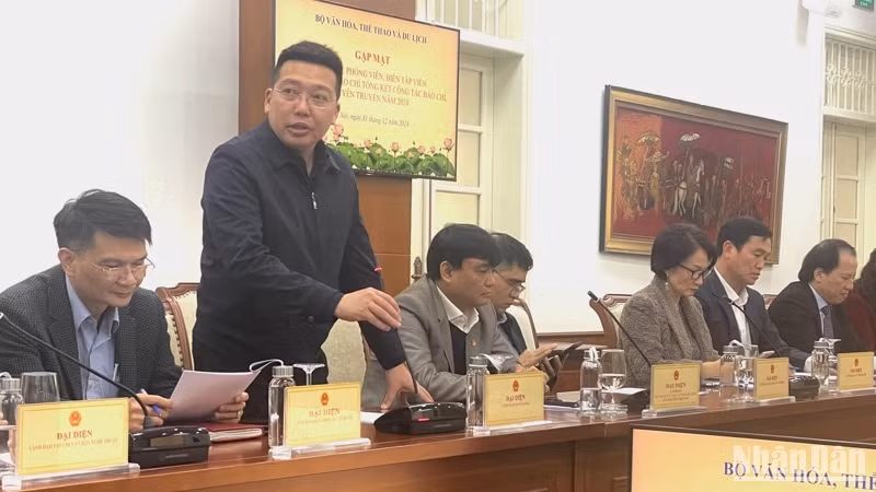 Tổng Biên tập báo Văn hóa Nguyễn Anh Vũ chia sẻ ý kiến. Tổng Biên tập báo Văn hóa Nguyễn Anh Vũ chia sẻ ý kiến.