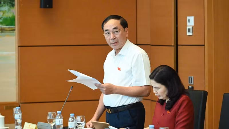 Thượng tướng Trần Quốc Tỏ, Thứ trưởng Công an, đại biểu Quốc hội tỉnh Bắc Ninh phát biểu tại phiên thảo luận tổ. (Ảnh: BÙI GIANG)