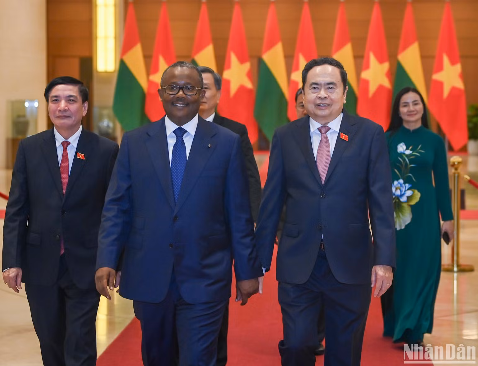 Chủ tịch Quốc hội Trần Thanh Mẫn tiễn Tổng thống Cộng hòa Guinea-Bissau Umaro Sissoco Embaló.