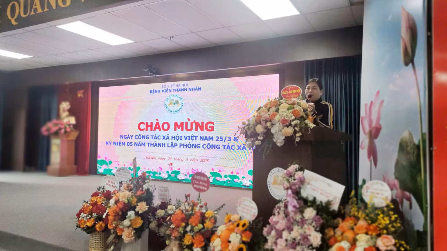 Chị Vũ Thị Thủy (người nhà bệnh nhân N.V.M.T) gửi lời tri ân tới tập thể y bác sĩ và phòng Công tác xã hội Bệnh viện Thanh Nhàn, các mạnh thường quân đã hỗ trợ quá trình điều trị.