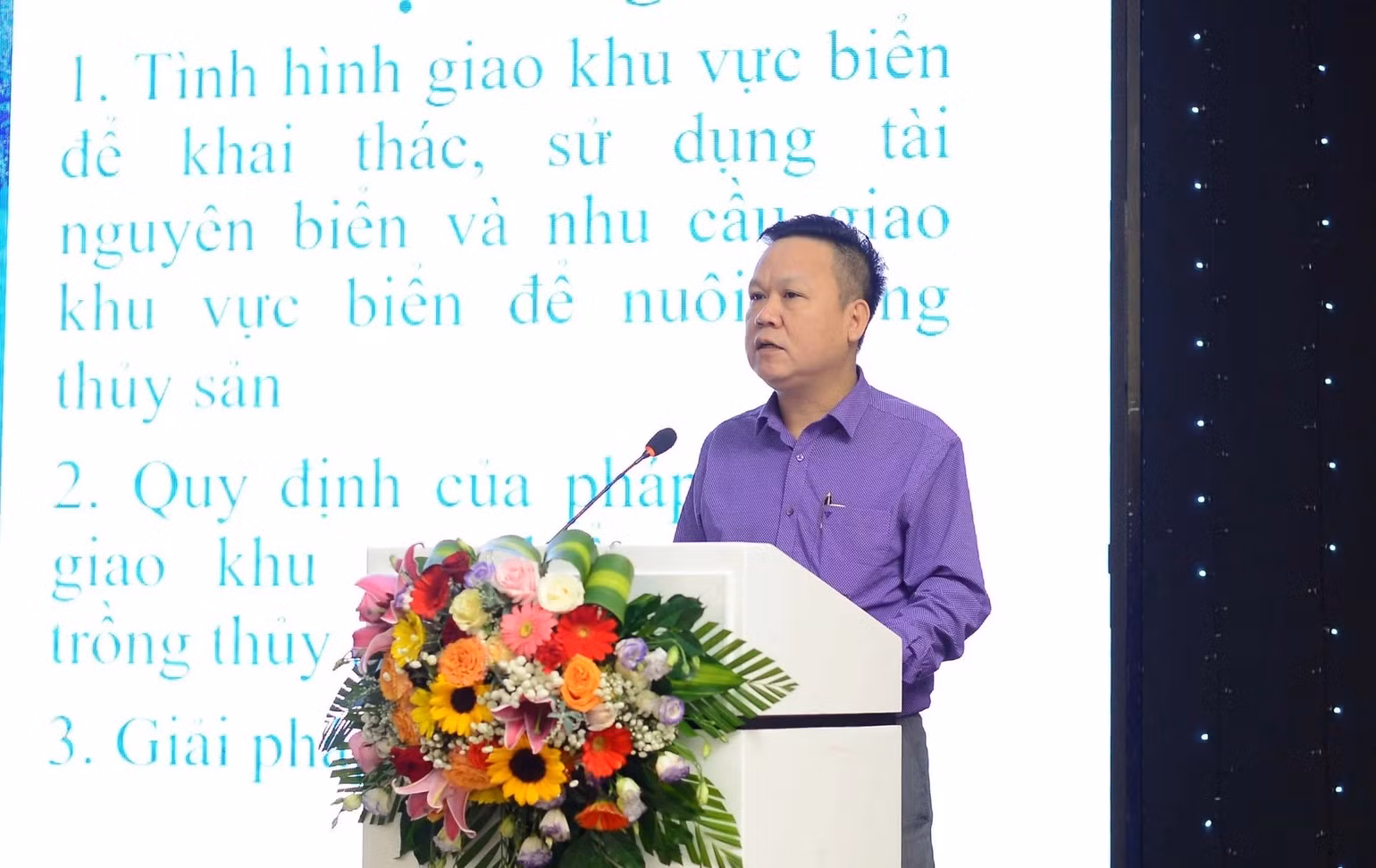 Ông Nguyễn Thanh Huyên, đại diện Cục Biển và Hải đảo Việt Nam (Bộ Tài nguyên và Môi trường) phát biểu tại hội thảo.
