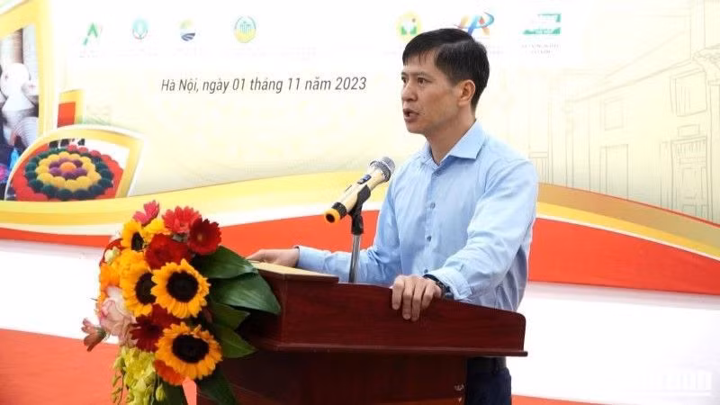 Ông Nguyễn Minh Tiến, Giám đốc Trung tâm Xúc tiến thương mại nông nghiệp (Bộ Nông nghiệp và Phát triển nông thôn) phát biểu tại buổi họp báo.