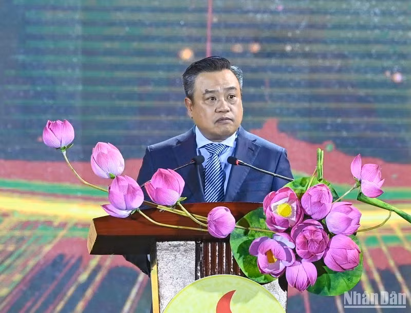 Chủ tịch UBND thành phố Hà Nội Trần Sỹ Thanh phát biểu tại Festival. (Ảnh DUY LINH) Chủ tịch UBND thành phố Hà Nội Trần Sỹ Thanh phát biểu tại Festival. (Ảnh DUY LINH)