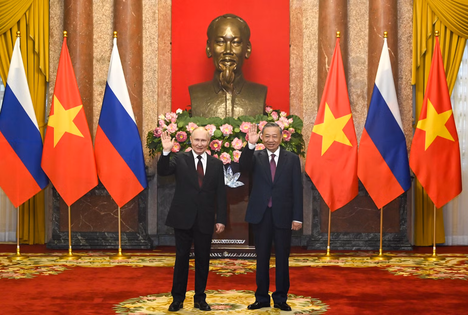Chủ tịch nước Tô Lâm và Tổng thống Liên bang Nga Vladimir Putin. Chủ tịch nước Tô Lâm và Tổng thống Liên bang Nga Vladimir Putin.