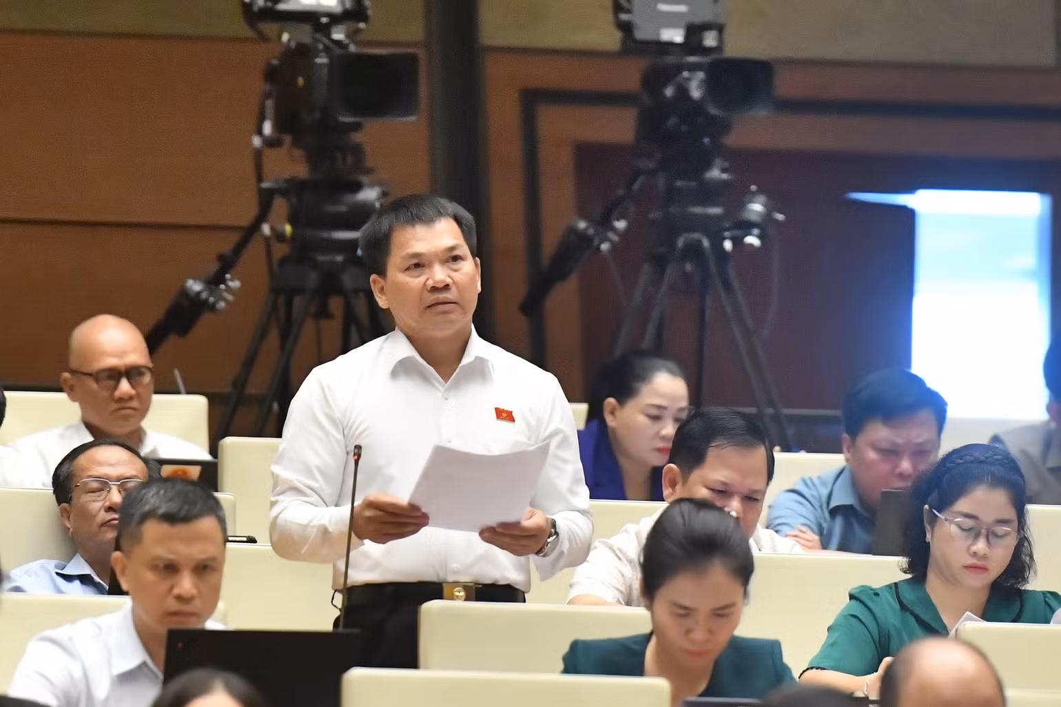 Đại biểu Quốc hội Dương Khắc Mai (Đắk Nông) phát biểu ý kiến thảo luận. Đại biểu Quốc hội Dương Khắc Mai (Đắk Nông) phát biểu ý kiến thảo luận.