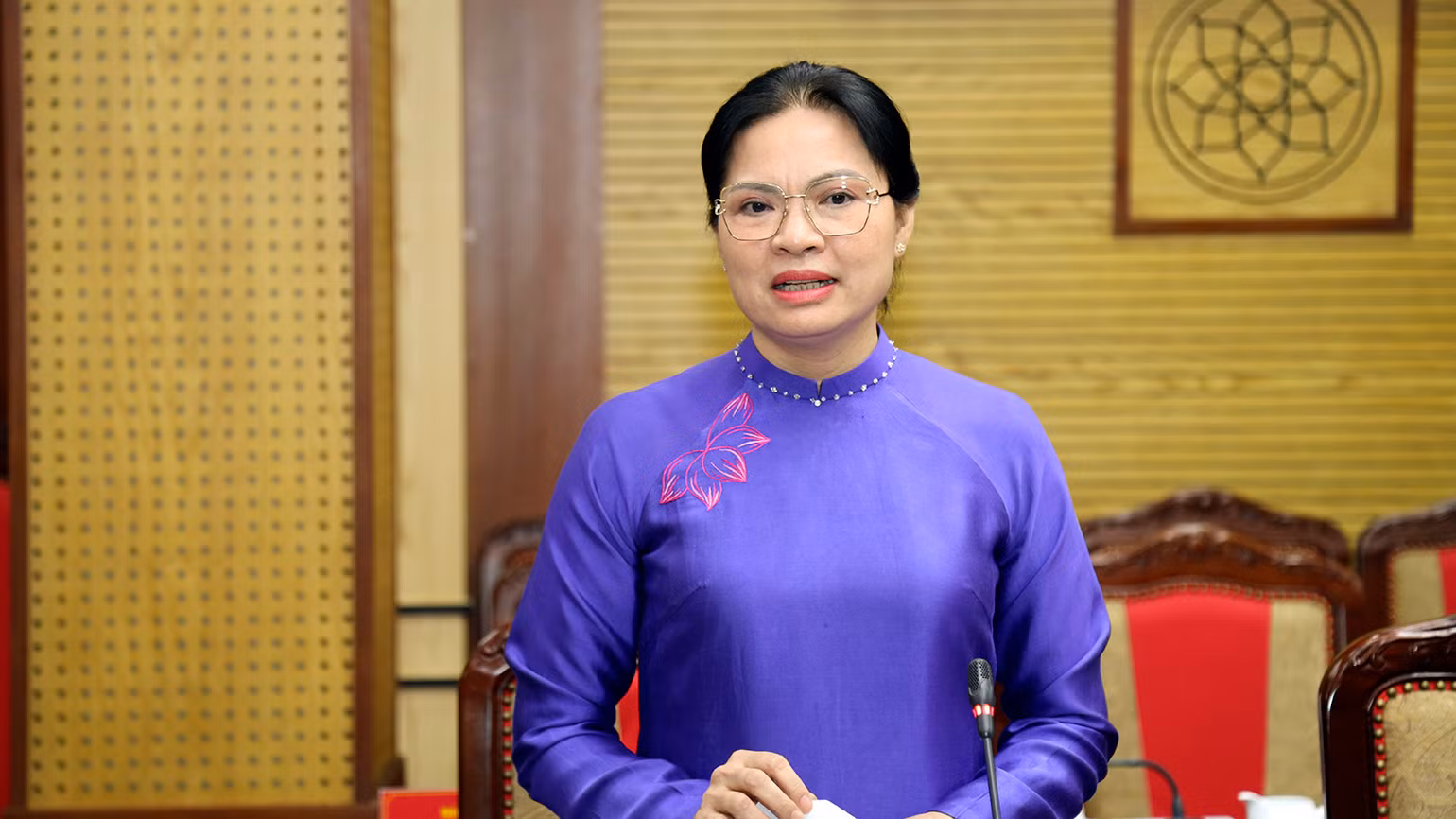 Đồng chí Hà Thị Nga, Ủy viên Trung ương Đảng, Bí thư Tỉnh ủy Tuyên Quang phát biểu tại buổi làm việc. Đồng chí Hà Thị Nga, Ủy viên Trung ương Đảng, Bí thư Tỉnh ủy Tuyên Quang phát biểu tại buổi làm việc.