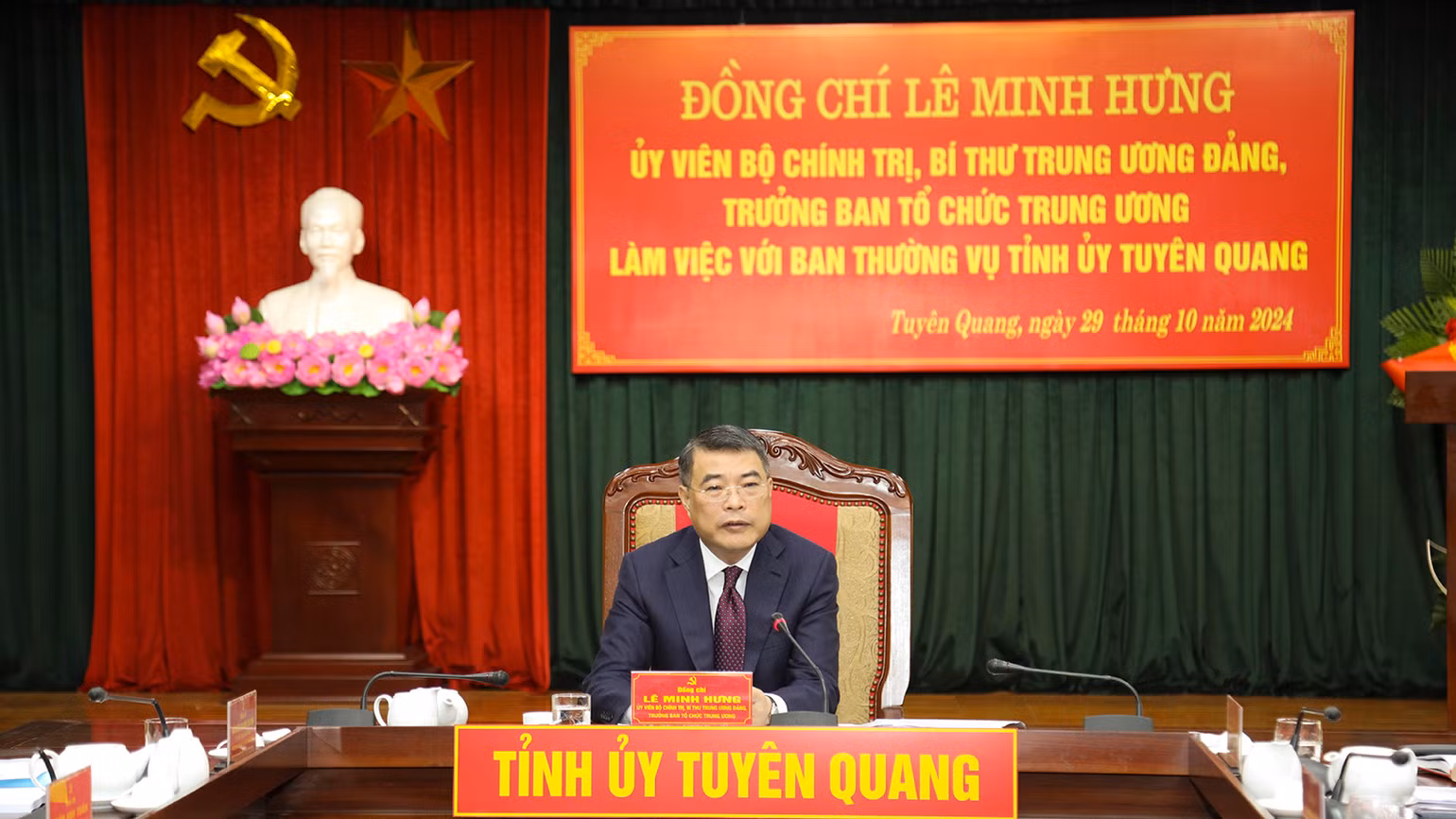 Đồng chí Lê Minh Hưng, Ủy viên Bộ Chính trị, Bí thư Trung ương Đảng, Trưởng Ban Tổ chức Trung ương phát biểu tại buổi làm việc. Đồng chí Lê Minh Hưng, Ủy viên Bộ Chính trị, Bí thư Trung ương Đảng, Trưởng Ban Tổ chức Trung ương phát biểu tại buổi làm việc.