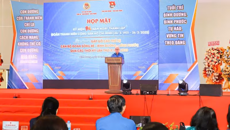 Bí thư Tỉnh ủy Bình Dương Nguyễn Văn Lợi phát biểu tại buổi họp mặt.