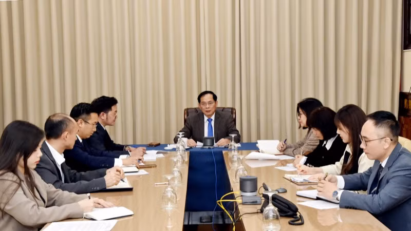 Phó Thủ tướng, Bộ trưởng Ngoại giao Bùi Thanh Sơn điện đàm với Bộ trưởng Ngoại giao Hàn Quốc Cho Tae Yul. (Ảnh: Bộ Ngoại giao)