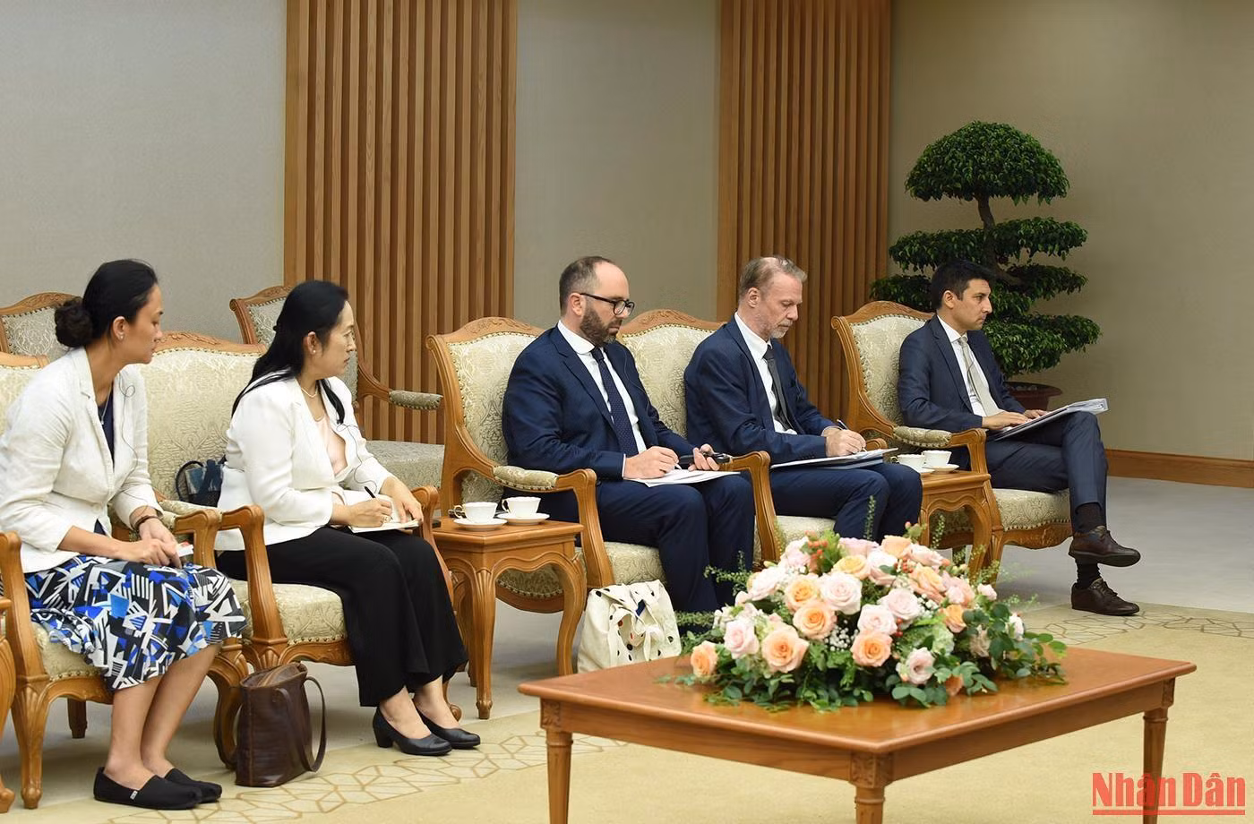 Các thành viên trong đoàn Tổ chức Giáo dục, Khoa học và Văn hóa Liên hợp quốc (UNESCO) tham dự buổi tiếp.