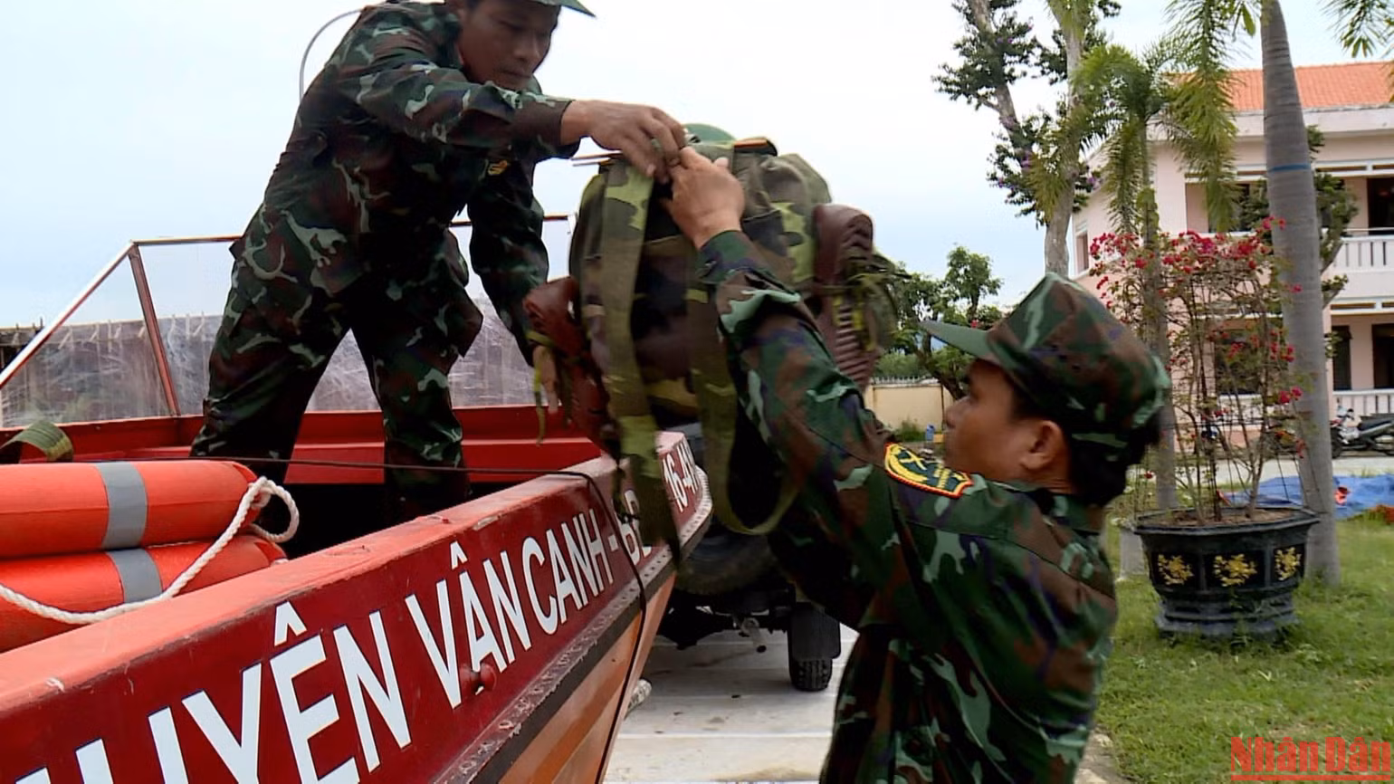 Ban Chỉ huy quân sự huyện Vân Canh (Bình Định) triển khai phương tiện, vật chất cứu hộ cứu nạn.
