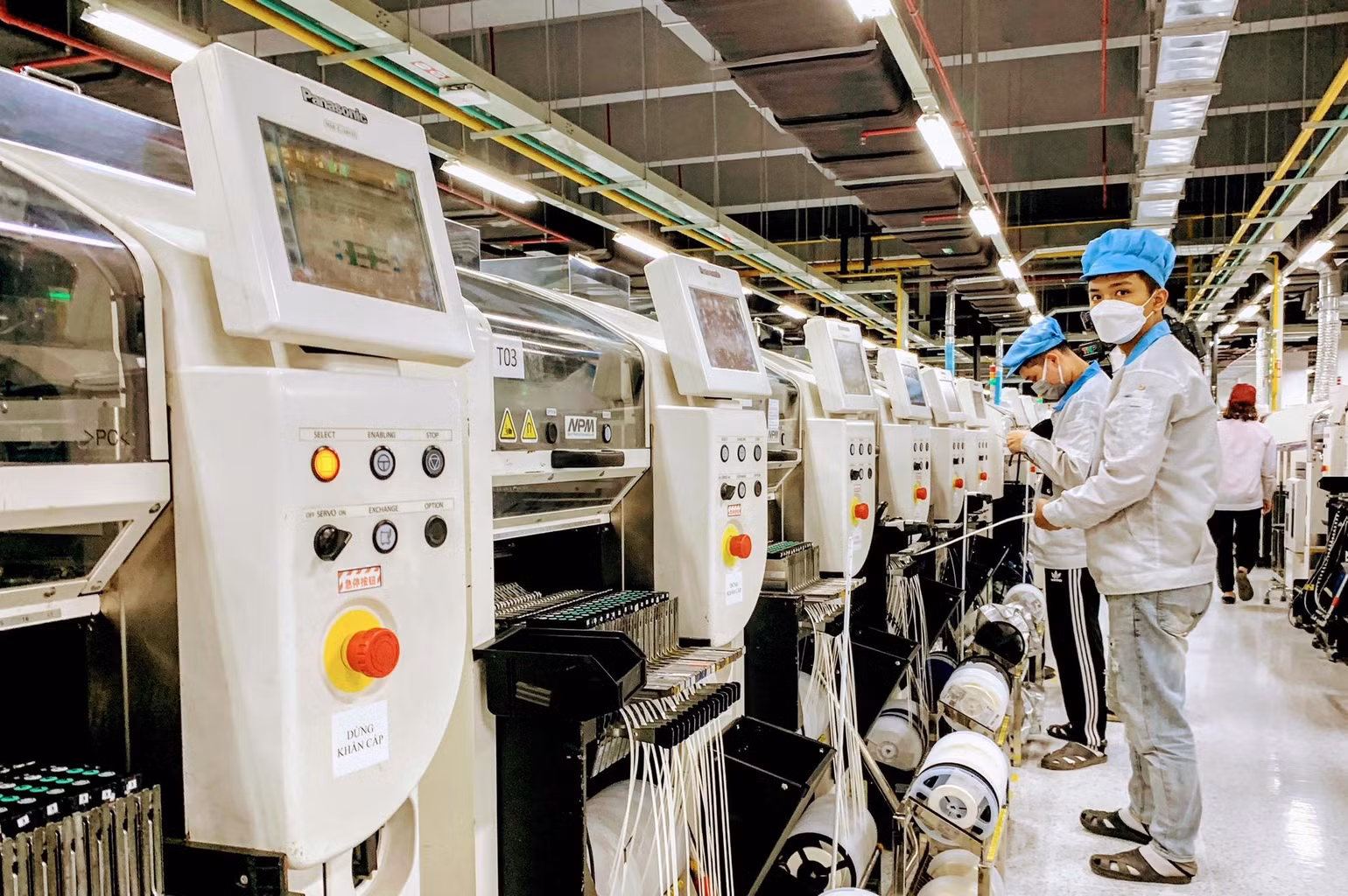 Sản xuất thiết bị điện tử tại Công ty Pegatron Việt Nam- 1 doanh nghiệp Đài Loan (Trung Quốc) tại Khu công nghiệp DEEP-C (Hải Phòng). Sản xuất thiết bị điện tử tại Công ty Pegatron Việt Nam- 1 doanh nghiệp Đài Loan (Trung Quốc) tại Khu công nghiệp DEEP-C (Hải Phòng).