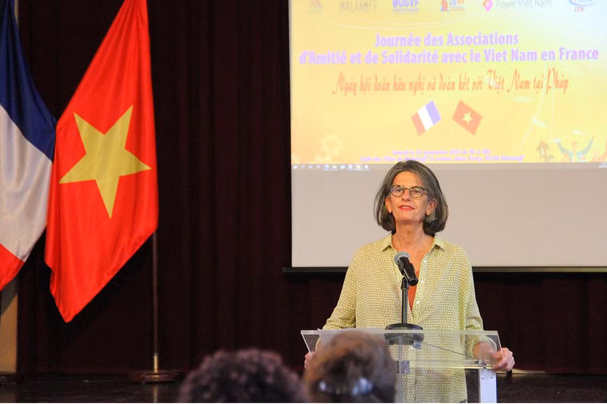 Thị trưởng thành phố Malakoff, bà Jacqueline Belhomme, đánh giá cao truyền thống hữu nghị và đoàn kết Việt Nam-Pháp, trong đó có sự đóng góp của các thế hệ lãnh đạo và nhân dân tại thành phố này.