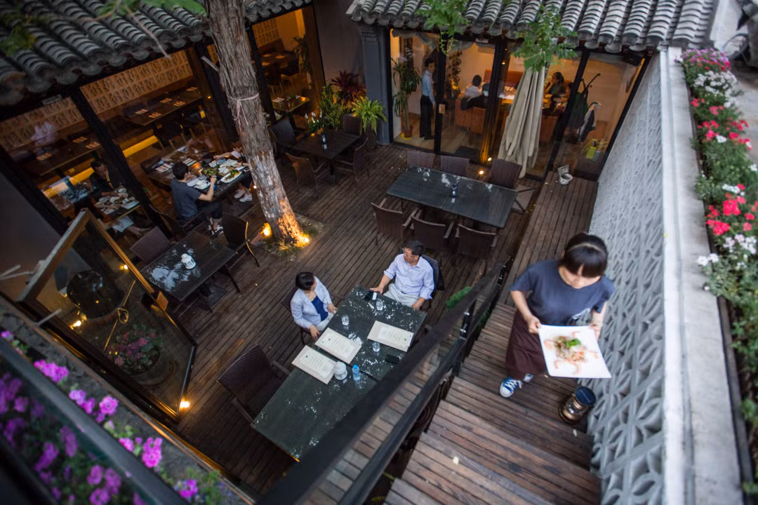Một góc nhà hàng ở khu phố cổ thành phố Bắc Kinh.