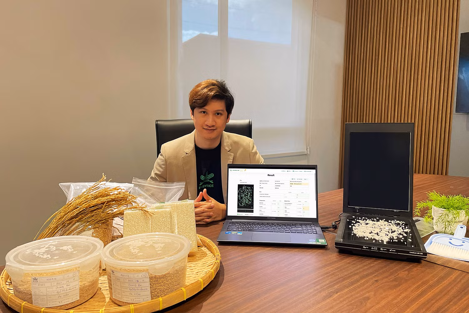Ông Phuvin Kongsawat, CEO của Easy Rice. Ảnh | Bangkokpost Ông Phuvin Kongsawat, CEO của Easy Rice. Ảnh | Bangkokpost