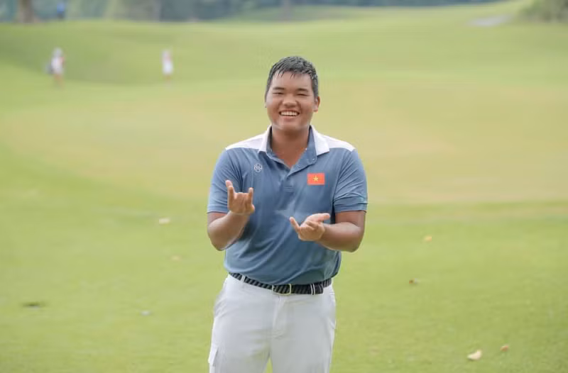 Golf thủ trẻ Nguyễn Đức Sơn lần đầu đoạt Huy chương Vàng cho Việt Nam tại giải.
