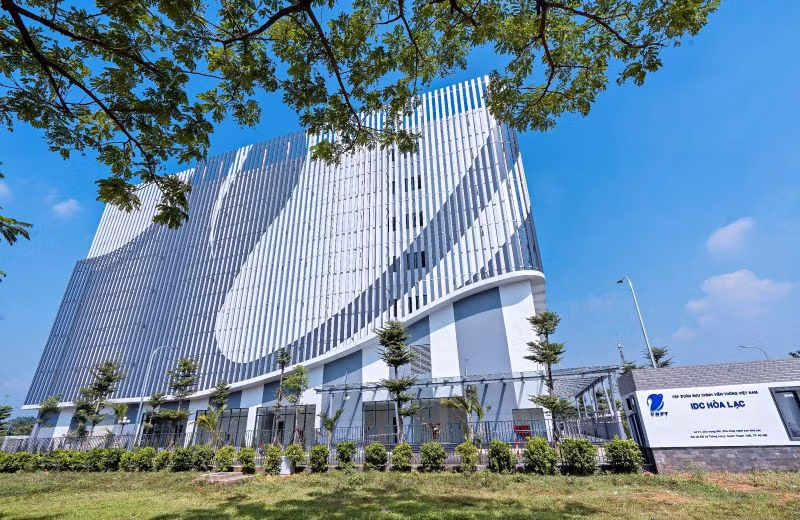 VNPT IDC Hòa Lạc là Trung tâm dữ liệu lớn nhất và hiện đại nhất tại Việt Nam. VNPT IDC Hòa Lạc là Trung tâm dữ liệu lớn nhất và hiện đại nhất tại Việt Nam.