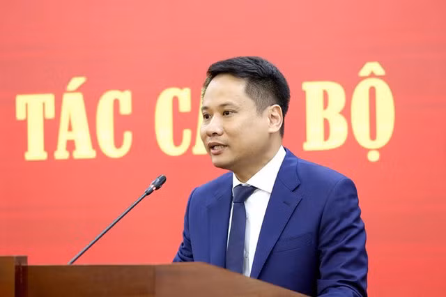 Tân Tổng Biên tập Tạp chí Mặt trận Trương Thành Trung phát biểu nhận nhiệm vụ.