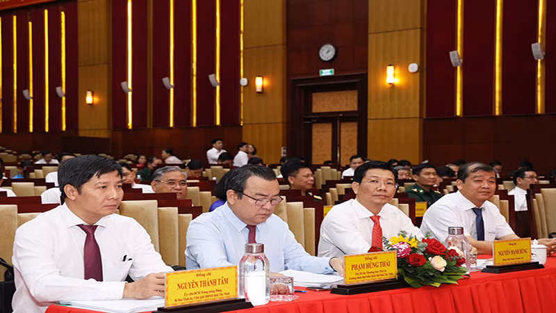 Các đồng chí lãnh đạo tỉnh Tây Ninh tại hội nghị.