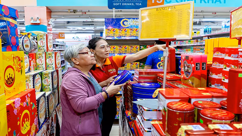SATRA chú trọng việc dự trữ hàng hóa nhằm phục vụ công tác kinh doanh của các đơn vị bán lẻ. Ảnh chụp tại Satramart Siêu thị Phạm Hùng SATRA chú trọng việc dự trữ hàng hóa nhằm phục vụ công tác kinh doanh của các đơn vị bán lẻ. Ảnh chụp tại Satramart Siêu thị Phạm Hùng