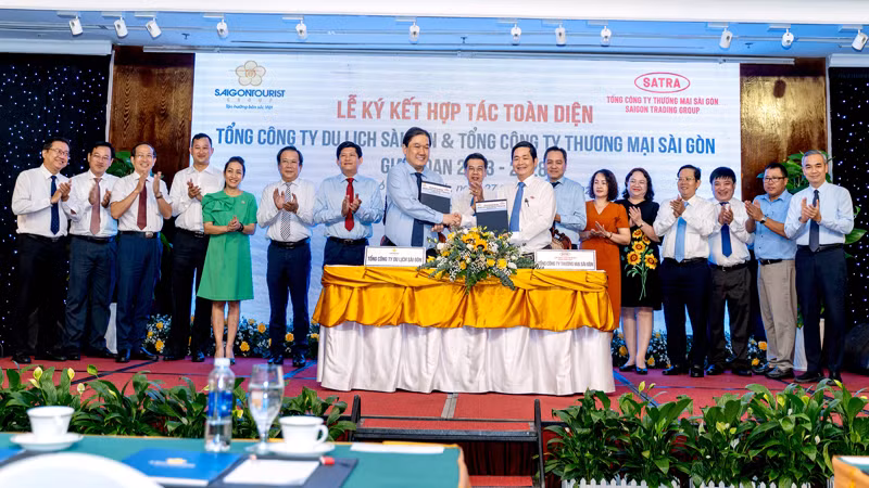 Việc hợp tác giữa SATRA và Saigontourist đã thể hiện vai trò và tính tiên phong của các tổng công ty trực thuộc ủy ban nhân dân Thành phố Hồ Chí Minh. Việc hợp tác giữa SATRA và Saigontourist đã thể hiện vai trò và tính tiên phong của các tổng công ty trực thuộc ủy ban nhân dân Thành phố Hồ Chí Minh.