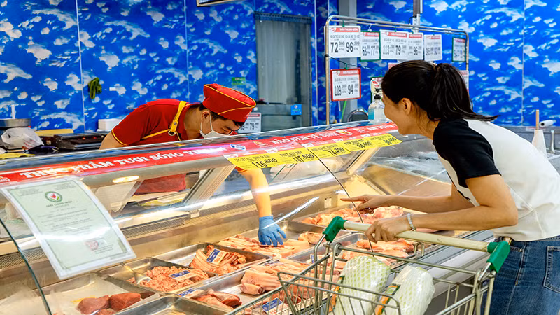 Satra đã thực hiện đầy đủ các quy định và quy trình về an toàn thực phẩm ngay từ đầu vào. Ảnh chụp tại Satramart Siêu thị Sài Gòn.