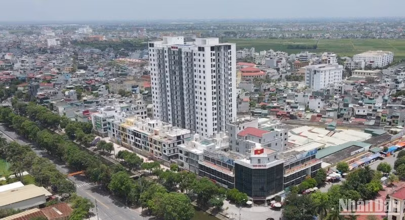 Dự án tòa chung cư Thành công Tower tại phường Quang Trung (thành phố Thái Bình) do Công ty cổ phần tư vấn xây dựng Thành Công làm chủ đầu tư cao 18 tầng, bao gồm 200 căn hộ. Dự án tòa chung cư Thành công Tower tại phường Quang Trung (thành phố Thái Bình) do Công ty cổ phần tư vấn xây dựng Thành Công làm chủ đầu tư cao 18 tầng, bao gồm 200 căn hộ.