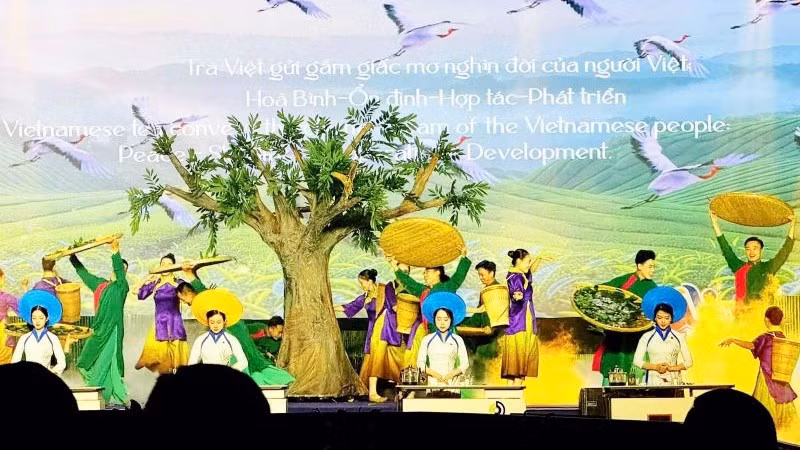 Chương trình nghệ thuật tinh hoa Quốc ẩm Việt trà Hội nghị đối thoại hữu nghị lần 2 năm 2024 tại Thành phố Hồ Chí Minh. Chương trình nghệ thuật tinh hoa Quốc ẩm Việt trà Hội nghị đối thoại hữu nghị lần 2 năm 2024 tại Thành phố Hồ Chí Minh.