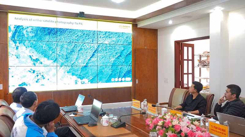 Các chuyên gia bàn giải pháp cảnh báo và ứng phó với trượt lở đất sớm. Các chuyên gia bàn giải pháp cảnh báo và ứng phó với trượt lở đất sớm.