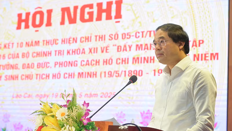 Đồng chí Trịnh Xuân Trường, Bí thư Tỉnh ủy, Chủ tịch Ủy ban nhân dân tỉnh Lào Cai phát biểu.