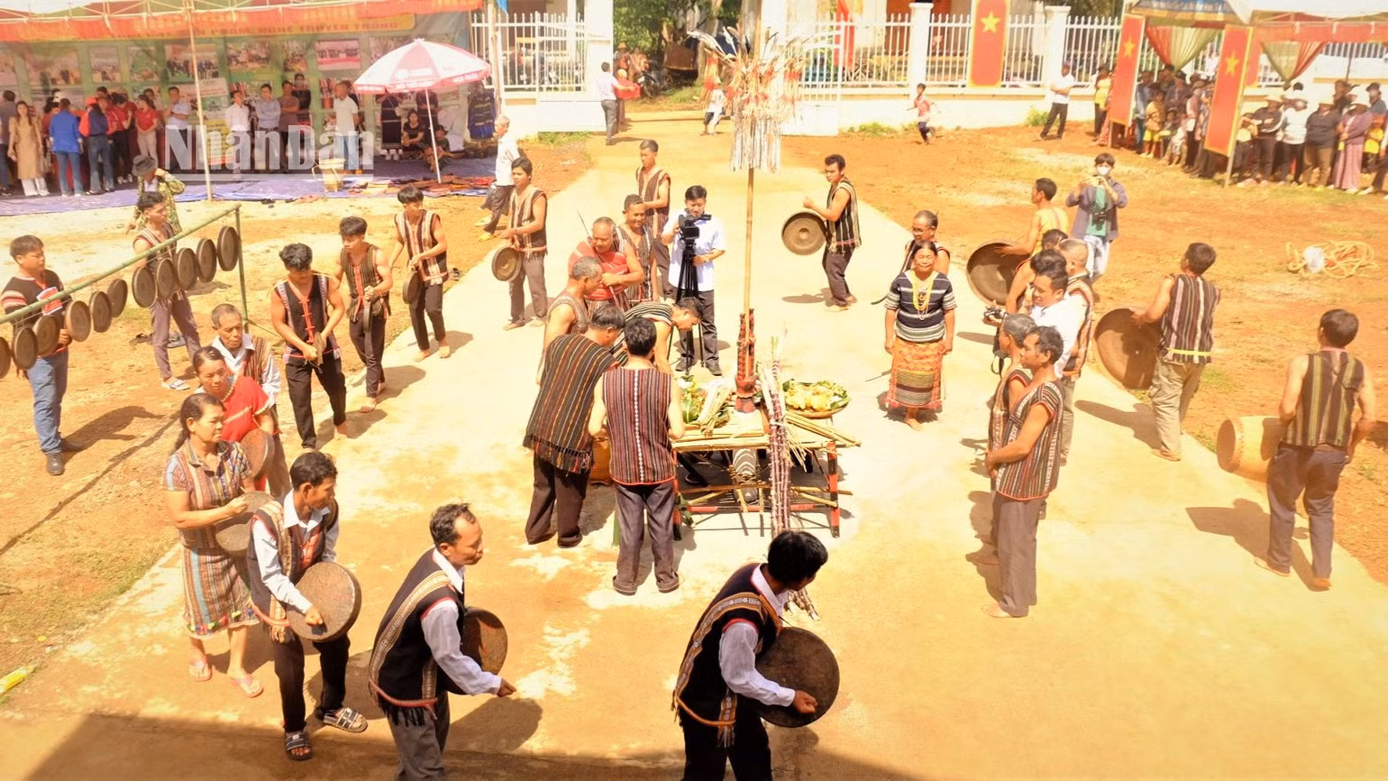 Không gian Lễ hội kết bạn cộng đồng của người M’nông. Không gian Lễ hội kết bạn cộng đồng của người M’nông.