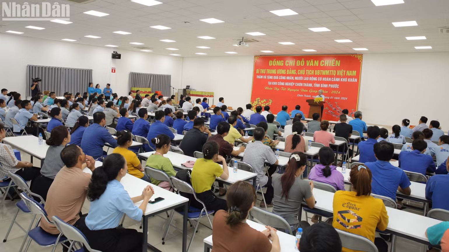 Đồng chí Đỗ Văn Chiến động viên công nhân, chúc Tết công nhân tại Khu công nghiệp Chơn Thành, tỉnh Bình Phước. Đồng chí Đỗ Văn Chiến động viên công nhân, chúc Tết công nhân tại Khu công nghiệp Chơn Thành, tỉnh Bình Phước.