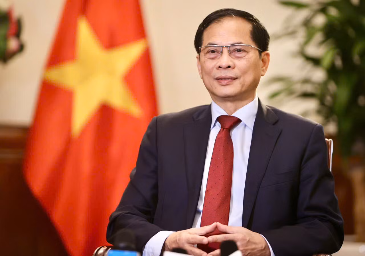 Phó Thủ tướng Chính phủ, Bộ trưởng Ngoại giao Bùi Thanh Sơn trả lời phỏng vấn báo chí Việt Nam. (Ảnh: Bộ Ngoại giao Việt Nam) Phó Thủ tướng Chính phủ, Bộ trưởng Ngoại giao Bùi Thanh Sơn trả lời phỏng vấn báo chí Việt Nam. (Ảnh: Bộ Ngoại giao Việt Nam)