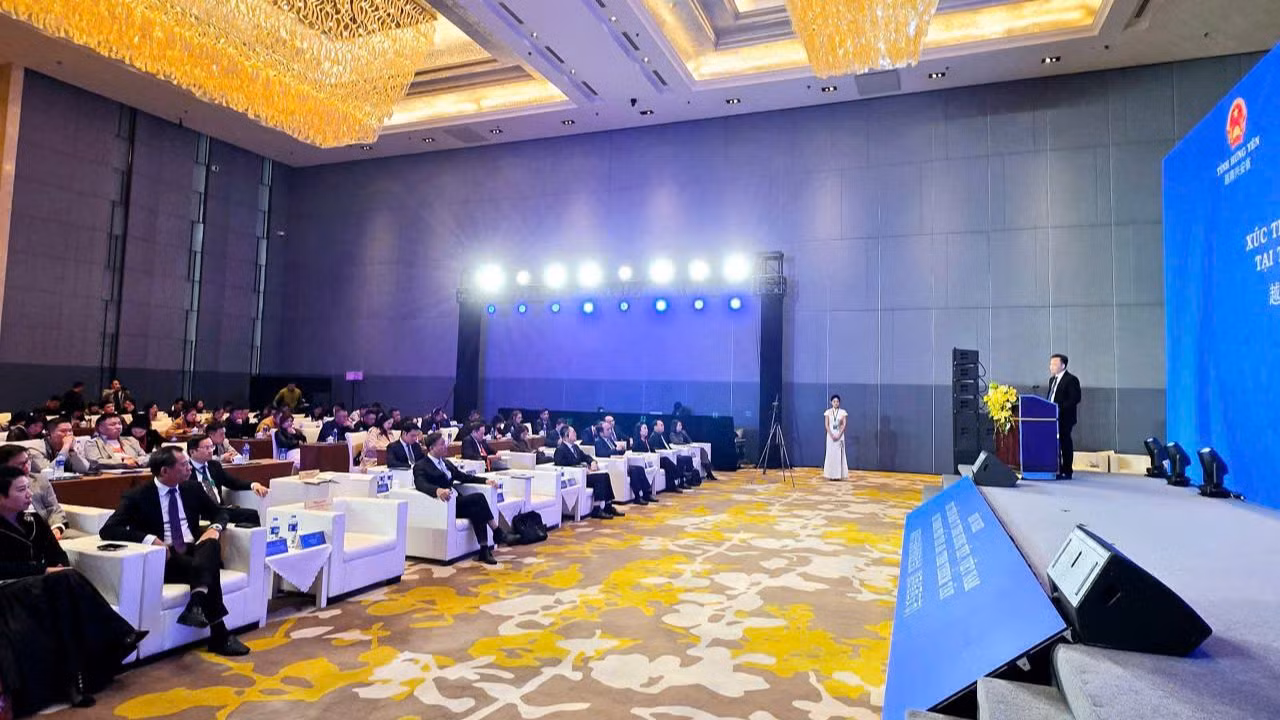 Toàn cảnh hội nghị.