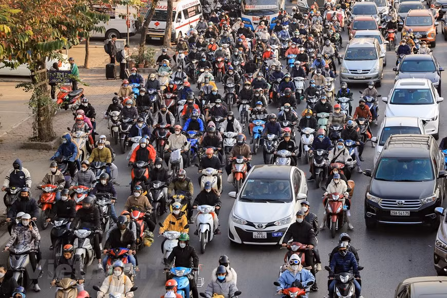 Giao thông ùn tắc khi nhiều người dân trở lại Thủ đô trong chiều 29/1 ảnh 4 Giao thông ùn tắc khi nhiều người dân trở lại Thủ đô trong chiều 29/1 ảnh 4