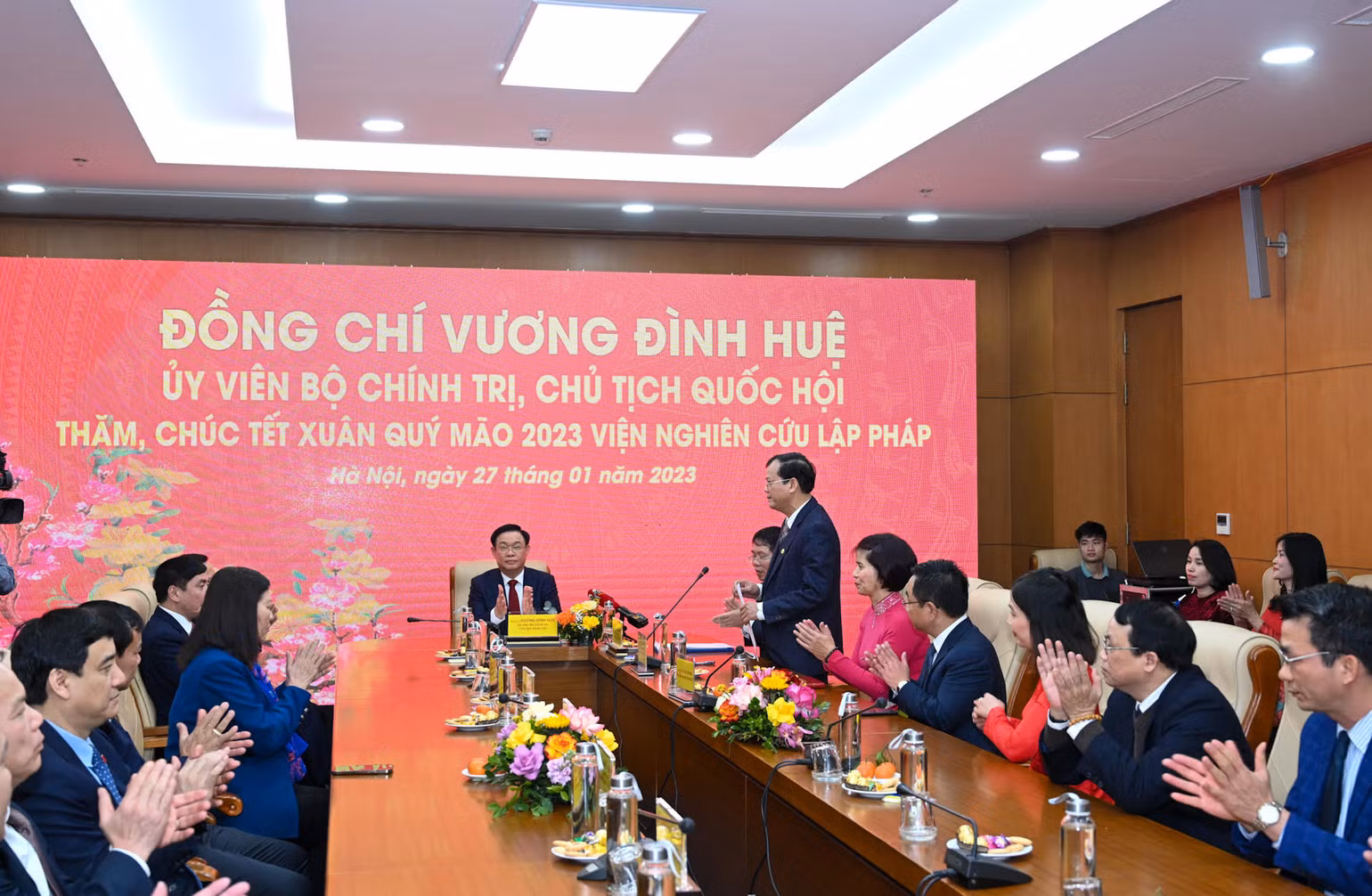 Quang cảnh buổi gặp mặt chúc Tết đầu Xuân Quý Mão tại Viện Nghiên cứu lập pháp. Quang cảnh buổi gặp mặt chúc Tết đầu Xuân Quý Mão tại Viện Nghiên cứu lập pháp.