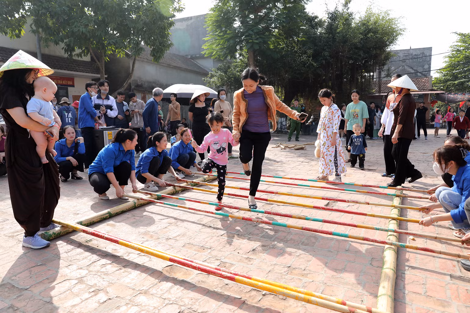 Vui múa sạp. Vui múa sạp.