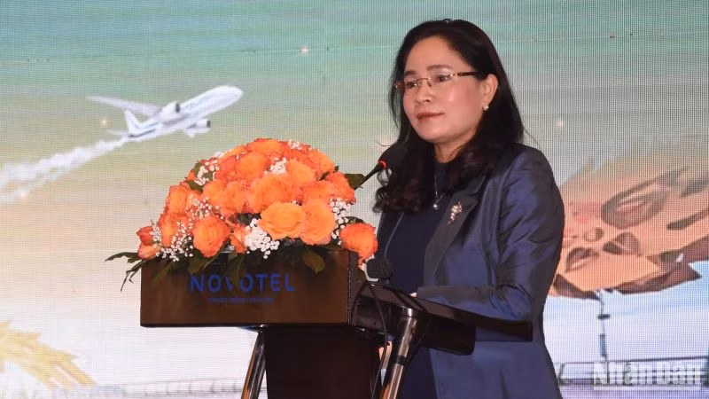 Thứ trưởng Văn hóa, Thể thao và Du lịch Trịnh Thị Thủy phát biểu tại hội thảo.
