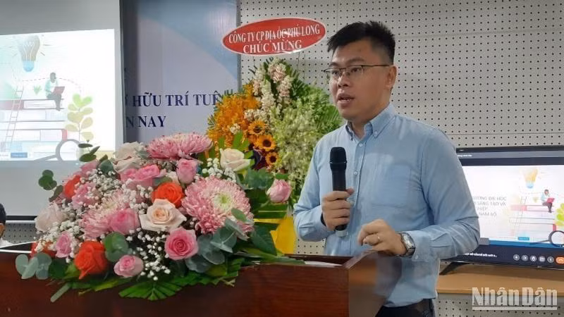 Tiến sĩ Trương Minh Huy Vũ, Giám đốc Khu Công nghệ phần mềm Đại học Quốc gia Thành phố Hồ Chí Minh phát biểu tại hội thảo khoa học. Tiến sĩ Trương Minh Huy Vũ, Giám đốc Khu Công nghệ phần mềm Đại học Quốc gia Thành phố Hồ Chí Minh phát biểu tại hội thảo khoa học.