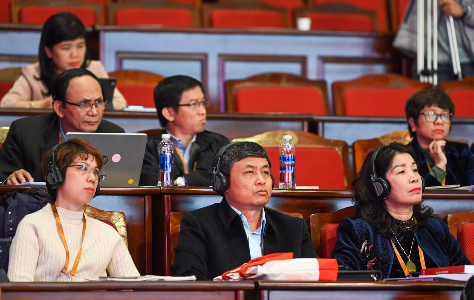 Các đại biểu nghe, theo dõi các tham luận tại Hội thảo. Các đại biểu nghe, theo dõi các tham luận tại Hội thảo.