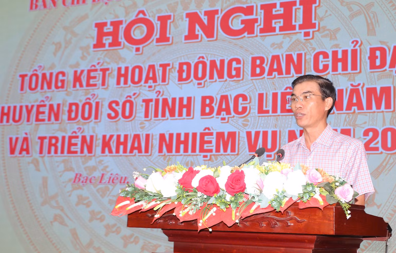 Giám đốc Sở thông tin và Truyền thông tỉnh Bạc Liêu Bùi Thanh Toàn phát biểu ý kiến tại hội nghị. Giám đốc Sở thông tin và Truyền thông tỉnh Bạc Liêu Bùi Thanh Toàn phát biểu ý kiến tại hội nghị.