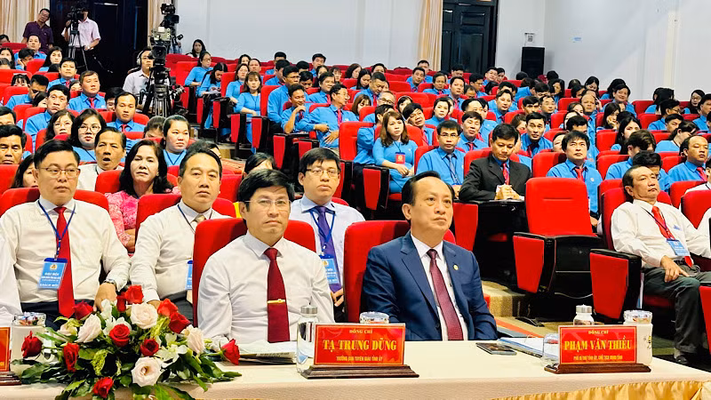 Các đồng chí lãnh đạo và các đại biểu dự đại hội. (Ảnh: Trọng Duy). Các đồng chí lãnh đạo và các đại biểu dự đại hội. (Ảnh: Trọng Duy).
