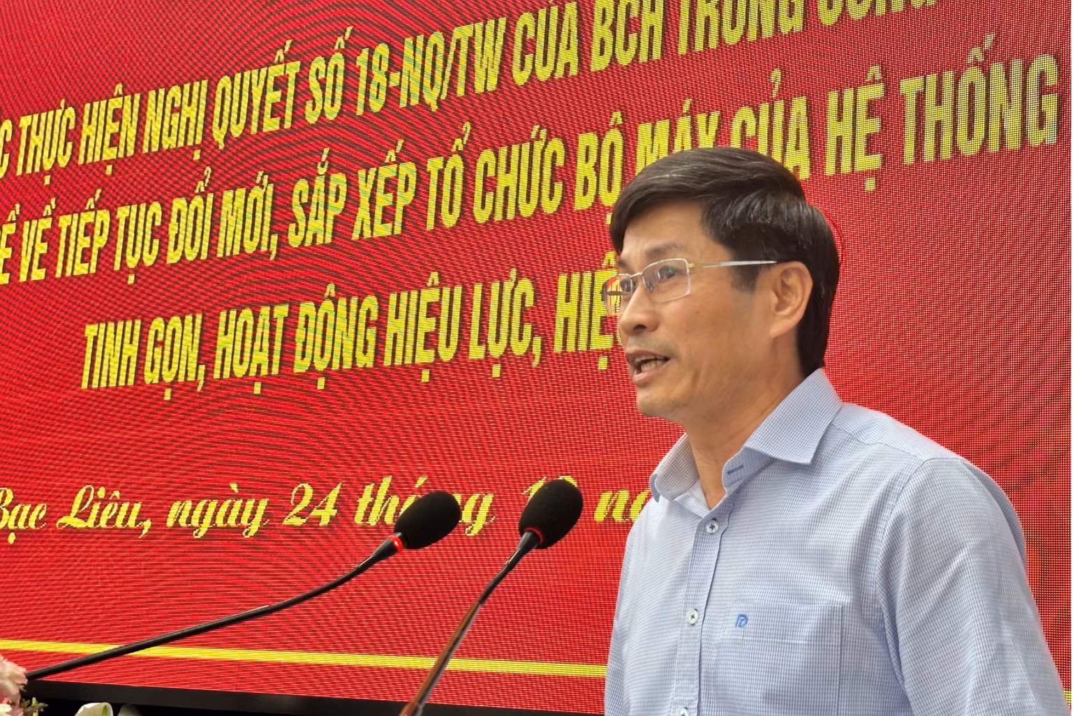 Đồng chí Tạ Trung Dũng, Thường vụ Tỉnh ủy, Trưởng ban Tuyên giáo Tỉnh ủy Bạc Liêu trao đổi ý kiến về việc sắp xếp bộ máy, tinh gọn, hiệu lực, hiệu quả. (Ảnh: TRỌNG DUY) Đồng chí Tạ Trung Dũng, Thường vụ Tỉnh ủy, Trưởng ban Tuyên giáo Tỉnh ủy Bạc Liêu trao đổi ý kiến về việc sắp xếp bộ máy, tinh gọn, hiệu lực, hiệu quả. (Ảnh: TRỌNG DUY)