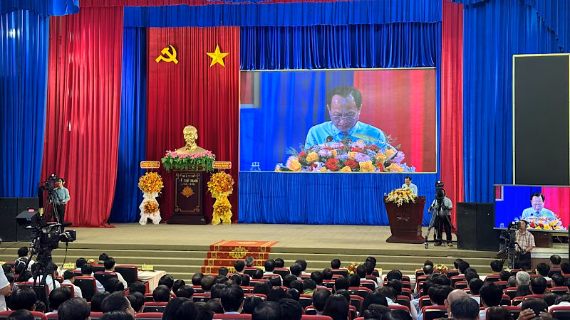 Chủ tịch Ủy ban nhân dân tỉnh Bạc Liêu Phạm Văn Thiều nêu chương trình cụ thể nhằm triển khai thực hiện tốt Quyết định của Thủ tướng Chính phủ về quy hoạch phát triển kinh tế-xã hội của tỉnh tầm nhìn đến năm 2050. (Ảnh: TRỌNG DUY) Chủ tịch Ủy ban nhân dân tỉnh Bạc Liêu Phạm Văn Thiều nêu chương trình cụ thể nhằm triển khai thực hiện tốt Quyết định của Thủ tướng Chính phủ về quy hoạch phát triển kinh tế-xã hội của tỉnh tầm nhìn đến năm 2050. (Ảnh: TRỌNG DUY)