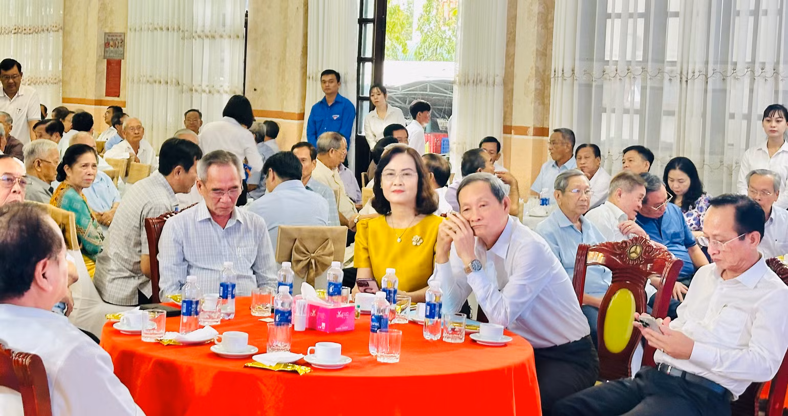 Các đồng chí lãnh đạo chủ chốt, nguyên lãnh đạo chủ chốt tỉnh Bạc Liêu và Cà Mau tại buổi họp mặt. (Ảnh: TRỌNG DUY)