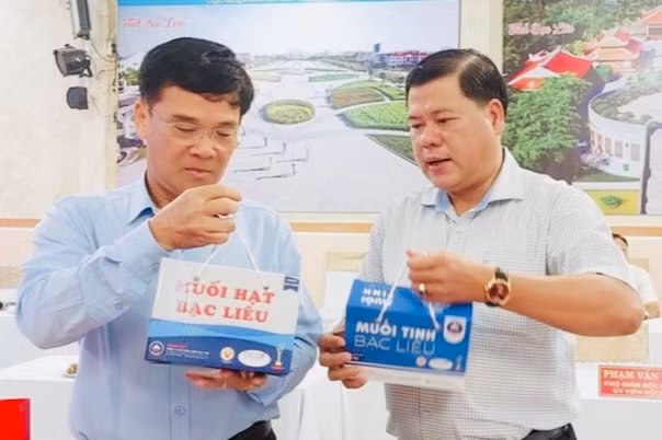 Sản phẩm muối Bạc Liêu từ lâu rất nổi tiếng trong và ngoài nước. Bộ Nông nghiệp và Phát triển nông thôn kết hợp tỉnh Bạc Liêu chuẩn bị tổ chức Festival Nghề muối Việt Nam lần thứ nhất tại Bạc Liêu., nhằm vinh danh và bảo tồn nghề muối Việt Nam. Sản phẩm muối Bạc Liêu từ lâu rất nổi tiếng trong và ngoài nước. Bộ Nông nghiệp và Phát triển nông thôn kết hợp tỉnh Bạc Liêu chuẩn bị tổ chức Festival Nghề muối Việt Nam lần thứ nhất tại Bạc Liêu., nhằm vinh danh và bảo tồn nghề muối Việt Nam.