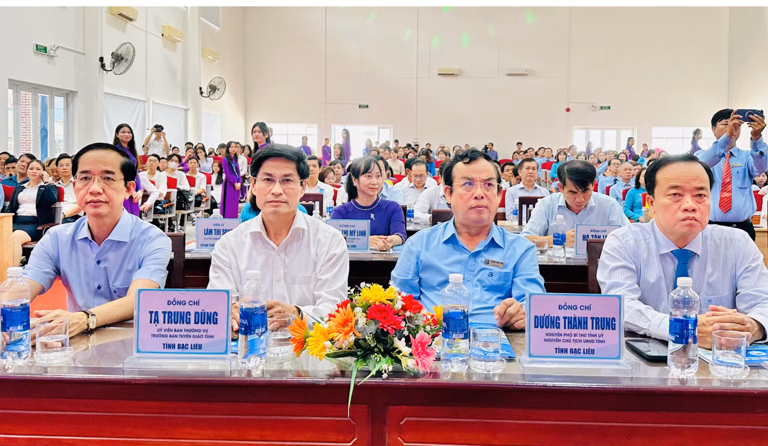 Đồng chí Huỳnh Quốc Việt, Ủy viên dự khuyết Trung ương Đảng, Phó Bí thư Thường trực Tỉnh ủy Bạc Liêu (ngồi đầu bàn, bên phải) và các đồng chí lãnh đạo tỉnh dự lễ khai giảng năm học mới tại Trường đại học Bạc Liêu. (Ảnh: TRỌNG DUY) Đồng chí Huỳnh Quốc Việt, Ủy viên dự khuyết Trung ương Đảng, Phó Bí thư Thường trực Tỉnh ủy Bạc Liêu (ngồi đầu bàn, bên phải) và các đồng chí lãnh đạo tỉnh dự lễ khai giảng năm học mới tại Trường đại học Bạc Liêu. (Ảnh: TRỌNG DUY)